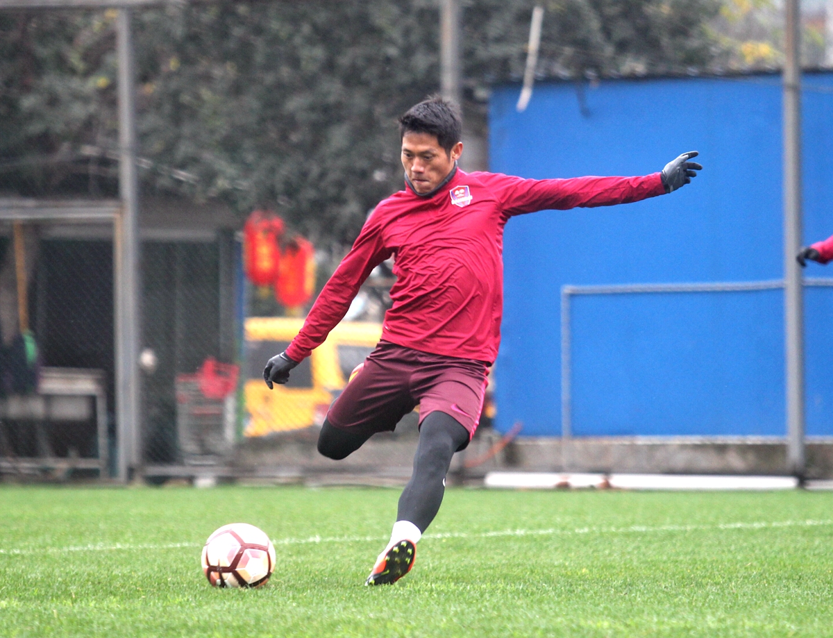 开云体育官网-包含重庆力帆坚持拼搏，球队锋线进攻连连取得进球的词条