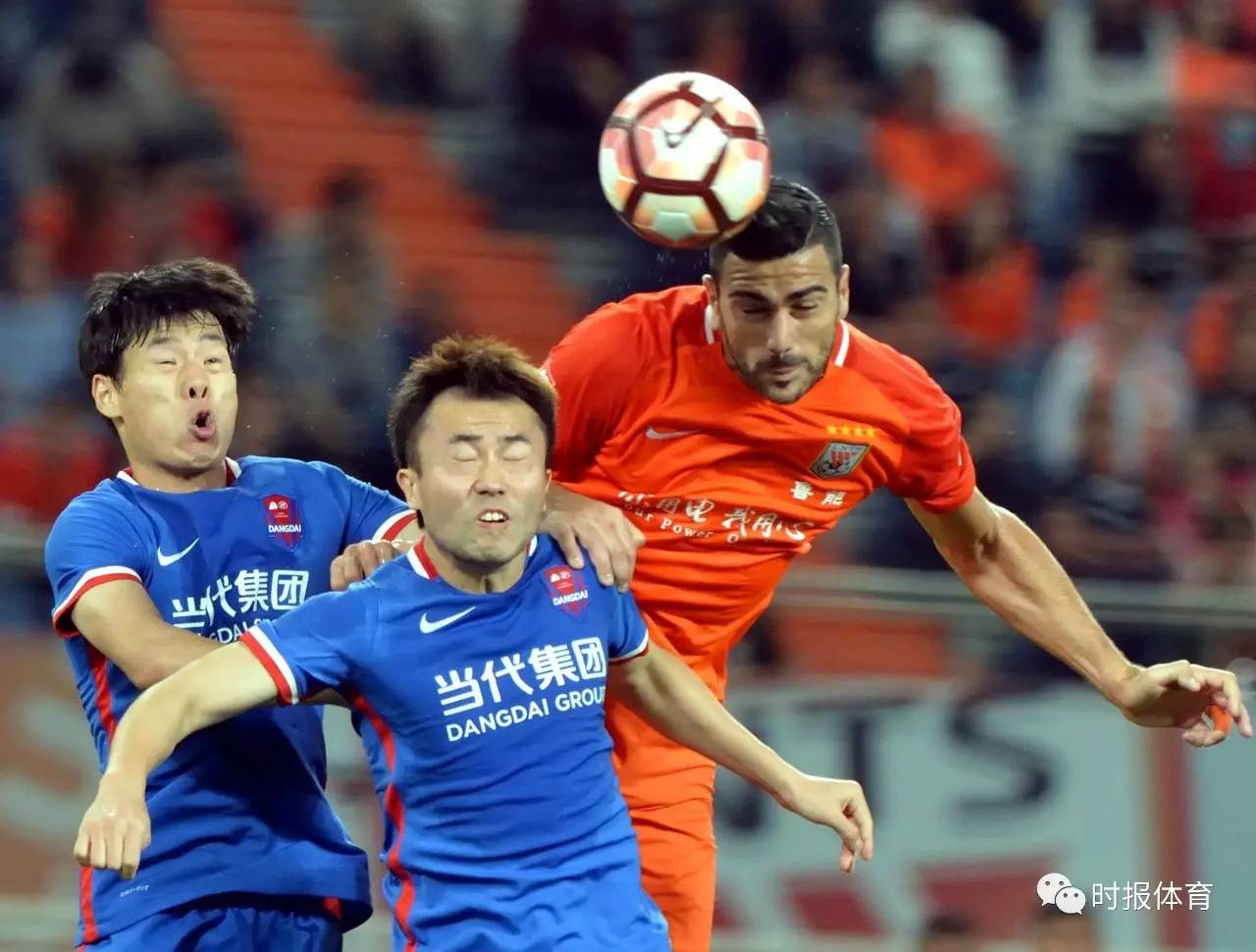 包含重庆力帆坚持拼搏，球队锋线进攻连连取得进球的词条