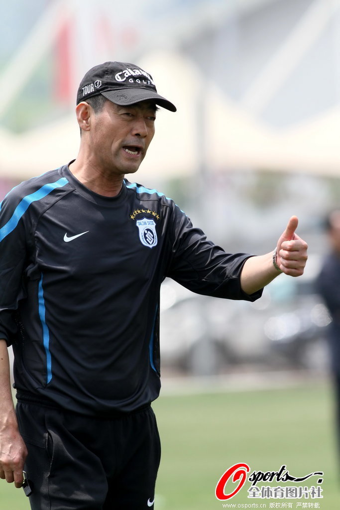 开云体育官网-实德队员因伤退赛，主教练崩溃呼吁俱乐部加强训练的简单介绍