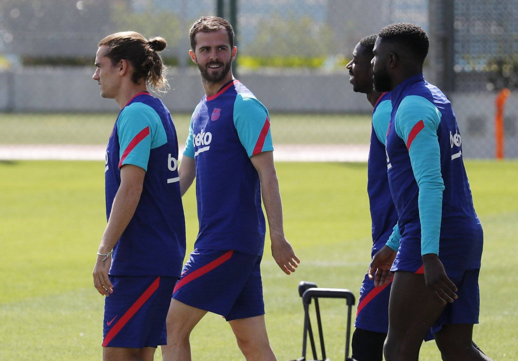 巴萨中场皮亚尼奇压哨进球，帮助球队取胜