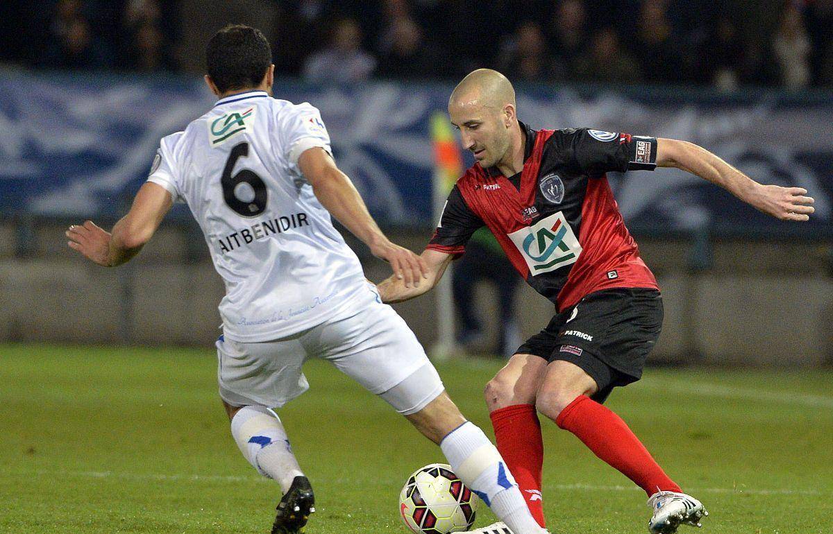 包含甘冈主场保持不败，取得重要三分！的词条