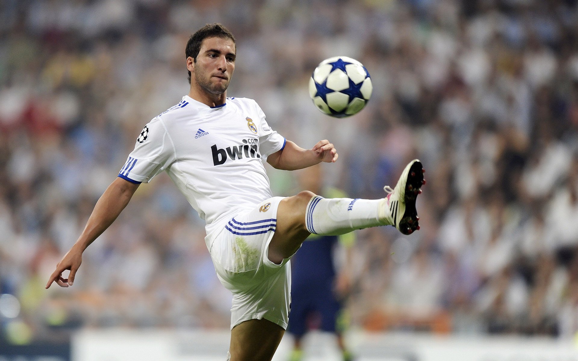 莱万锋芒破局，西班牙战术收割，一场焦点战的双重奏